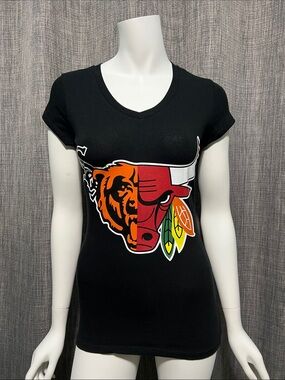V-Neck Fitted Tee Chicago Teams Mashup Graphic Bears/Blackhawks Bulls Sox Small